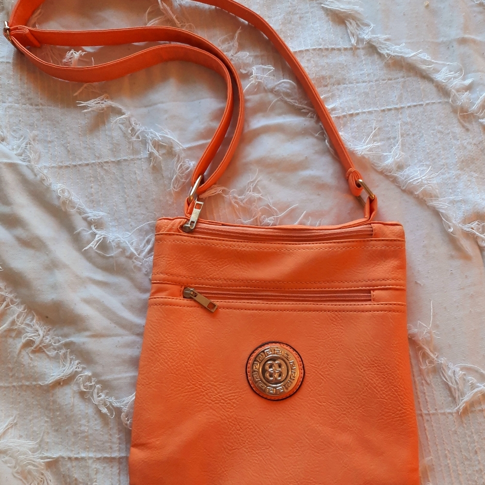 GREAT CONDITION beautiful peach purse!!